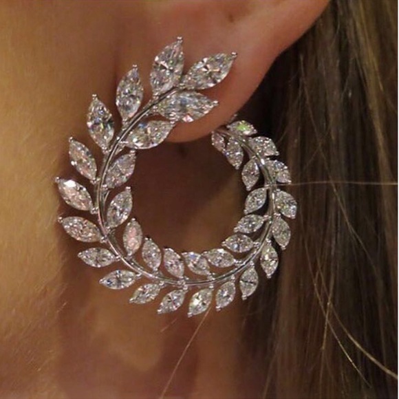 3/$30 DELICATE CRYSTAL LEAVES SILVER EARRINGS STUD - Picture 10 of 10